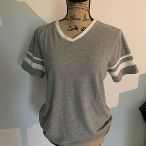 🦋 Grey tee shirt 3FOR$20